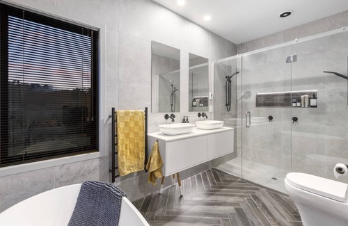 Lower Kaimai House | Luxury Riverside Retreat- 4 Bedroom