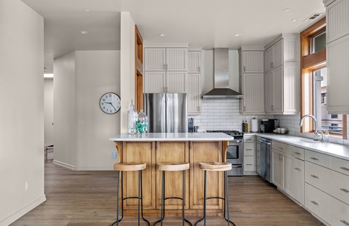 Bend Condo | Luxury Rooftop Condo in the Heart of Downtown Bend, Cascade Mountain views