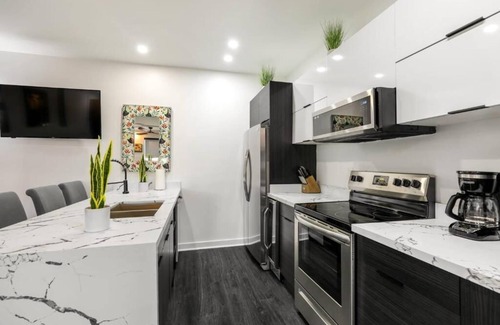 Faubourg Lafayette Villa | Luxury Rooftop Villa mins from French Quarter and Superdome
