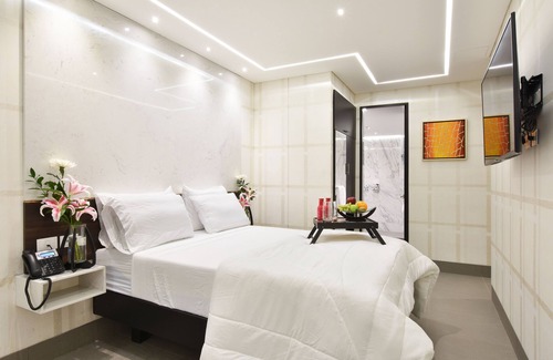El Poblado Hotel | Luxury Room with Jacuzzi