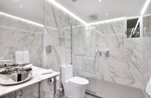 El Poblado Hotel | Luxury Room with Jacuzzi