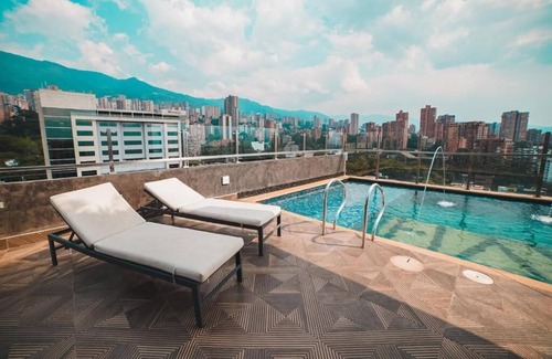 El Poblado Hotel | Luxury Room with Jacuzzi