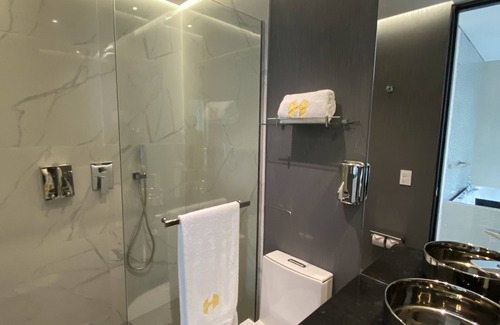 El Poblado Hotel | Luxury Room with Jacuzzi and Amazing View