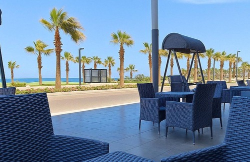 Al-Manasrah Ski Chalet | Luxury Seaside Stay – Your Dream Vacation Awaits!