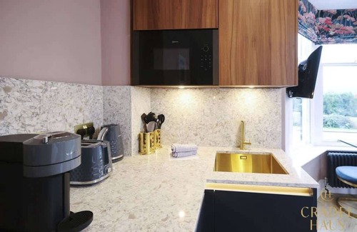Bowness-on-Windermere Condo | Luxury Studio for Couples | Pet-Friendly & Parking