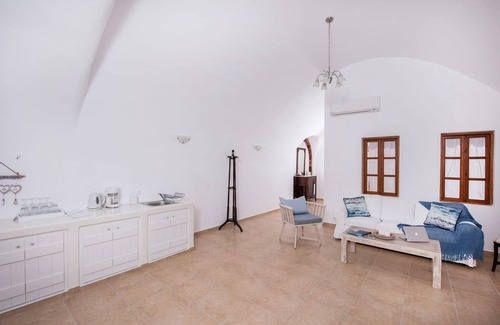 Pyrgos Villa | Luxury Santorini Residence | 2 Bedrooms | Villa Lucy | Spacious Terrace | Pyrgos