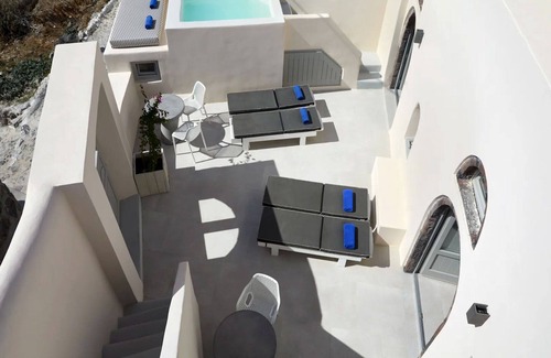 Finikia Villa | Luxury Santorini Villa | Villa Elysian Enas | Private Plunge Pool | 2 Bedrooms.
