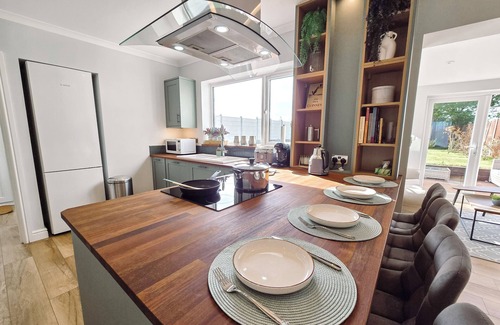 Dover House | Luxury Sea View Retreat with Hot Tub – Sleeps 8