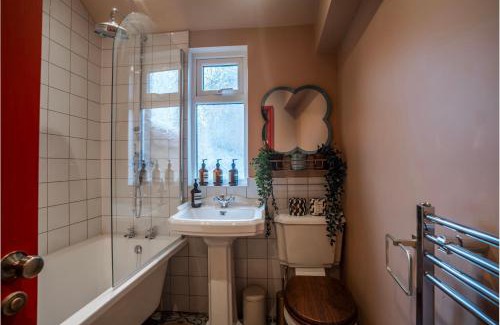 New Brighton Apartment | Luxury Seaside 5 Bed - 10 Mins Walk to Beaches