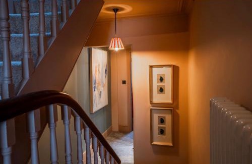 New Brighton Apartment | Luxury Seaside 5 Bed - 10 Mins Walk to Beaches