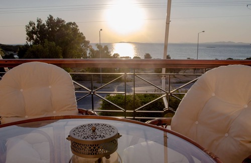 Saronida Apartment | Luxury seaview apartment by the beach