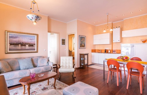 Old Town House | Luxury Seaview Suite Mouragia