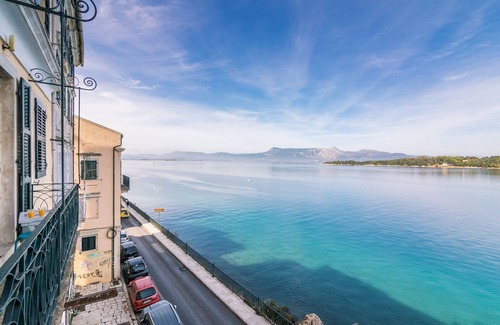 Old Town House | Luxury Seaview Suite Mouragia