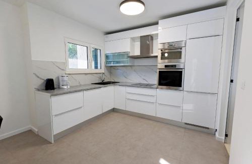 Kastel Stafilic House | Luxury Semi-Detached House with a Pool near the Sea