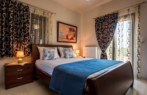 Sissi Villa | Luxury Sissi Residence with Hot Tub