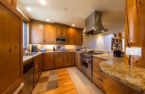 Crested Butte House | Luxury SKI IN/SKI OUT! Ski Locker, Close to West Wall Lift
