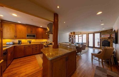Crested Butte House | Luxury SKI IN/SKI OUT! Ski Locker, Close to West Wall Lift