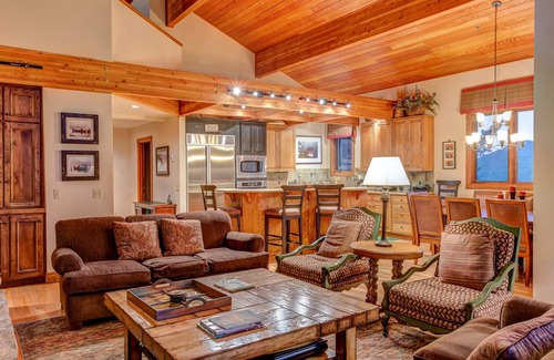 Deer Valley House | Luxury ski-in/ski-out in lower DV, RARE FIND! Gorgeous views from privat hot tub