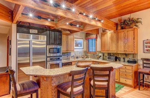 Deer Valley House | Luxury ski-in/ski-out in lower DV, RARE FIND! Gorgeous views from privat hot tub
