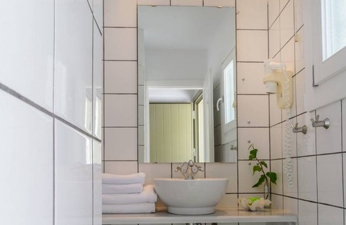Kanapitsa Apartment | Luxury Skiathos Villa 1 Bedroom Holiday Suite Vromolimnos