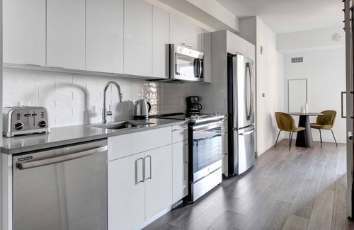 South of Washington Apartment | Luxury South End 1BR w. W/D and Gym, by Blueground