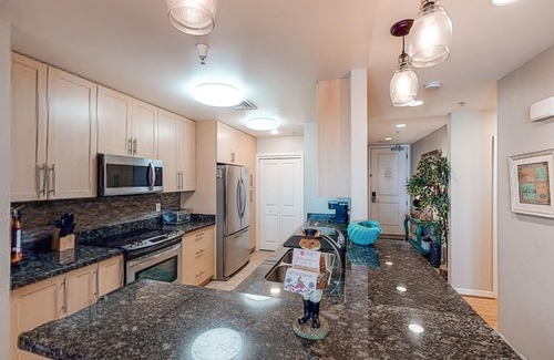 Sandbridge Condo | Luxury south-side condo with great views of the Atlantic/Back Bay, pools, & gym