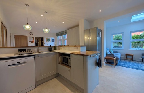Rhos on Sea House | Luxury, Spacious Family House w/large garden. Pet Friendly. Walk to beach.