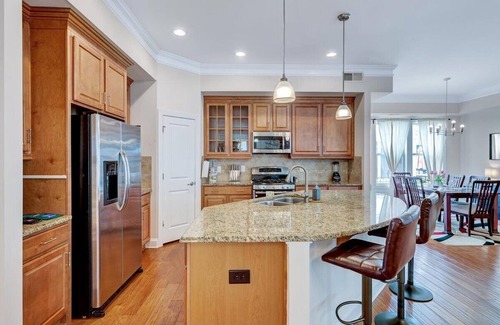Clegg House | Luxury Spacious Research Triangle ranch - Garage Backyard Sunroom!15 min to RDU