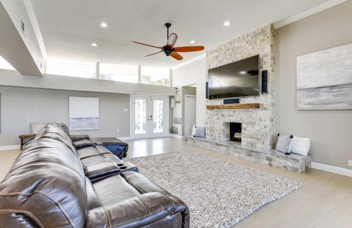 Causeway Isles House | Luxury St Petersburg Home with Pool and Bay Access!