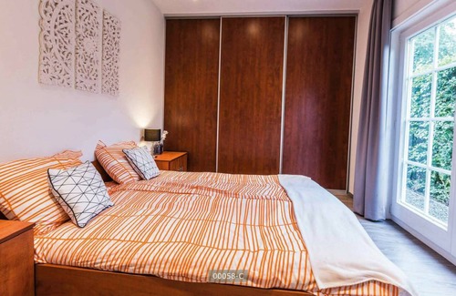 Ede Cabin | Luxury stand-alone vacation villa for 10 persons located in the forests of Gelderland.