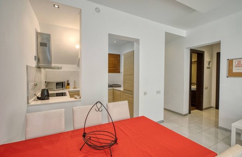 Ghajnsielem Apartment | Luxury Stay with Courtyard BBQ and Huge Pool