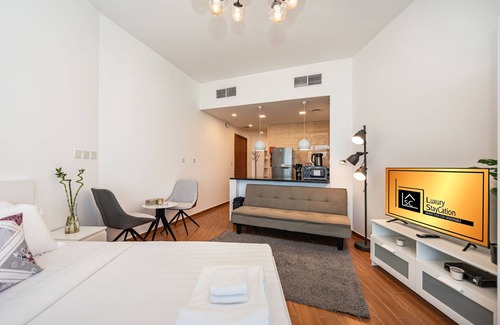 Jumeirah Village Triangle Apartment | Luxury StayCation - Al Jawhara Tower Studio Apt in the Heart of Dubai