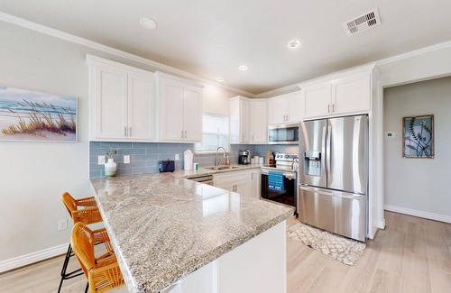 Surfside Beach House | Luxury | Steps to Beach | Dog Friendly | New Reno