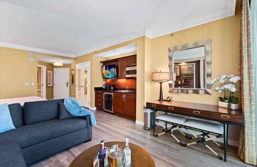 Las Vegas Condo | Luxury StripView 2-King Suites+No Resort Fee+Pool