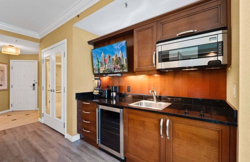 Las Vegas Condo | Luxury StripView 2-King Suites+No Resort Fee+Pool