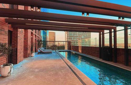 Zona 10 Apartment | Luxury Studio in Zona 10 Guatemala with Pool