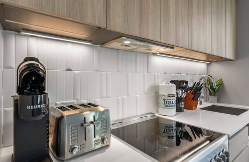 Seaport District Apartment | Luxury Studio Next to Broadway 9052