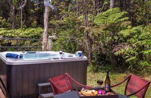 Volcano House | Luxury Suite 1 Mile from Volcanoes National Park