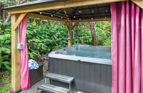 Volcano House | Luxury Suite 1 Mile from Volcanoes National Park