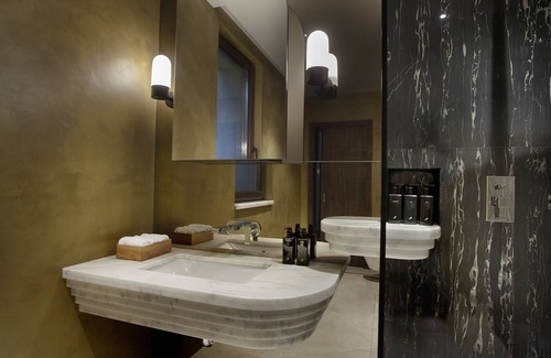 Sector 1 Apartment | Luxury Suite 5 FIND
