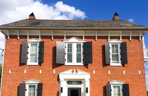 Brownstown Apartment | Luxury Suite in Brownstown
