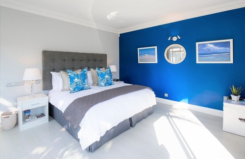 Sunset Beach Apartment | LUXURY SUITE - OCEAN BREEZE SUNSET BEACH