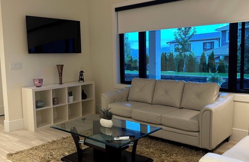 Lower Sumas Mountain Bed & Breakfast | Luxury Suite situated on top of mountain in a prestigious location.