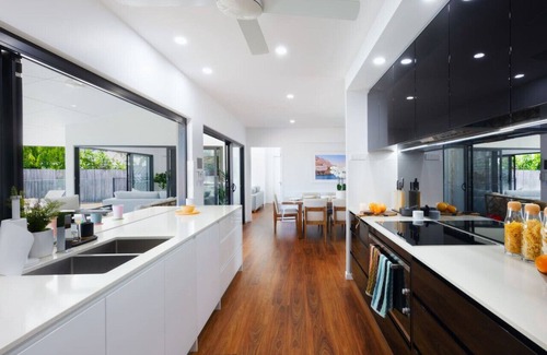 Trinity Park House | Luxury Sunny Oasis: Pool, SUV Hire, Near Marina