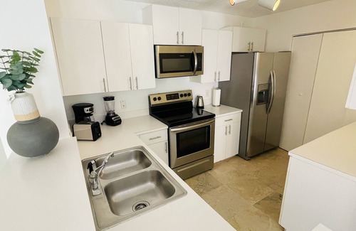 Aventura Apartment | LUXURY THE YATCH 402- FREE PARKING AND WIFI