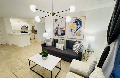 Aventura Apartment | LUXURY THE YATCH 402- FREE PARKING AND WIFI
