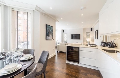 Ravenscourt Park Apartment | Luxury Three Bedroom, Three En-Suite Apartment in Hammersmith - Flat 123 (Ground