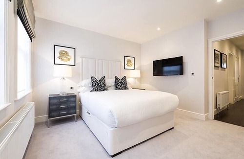 Ravenscourt Park Apartment | Luxury Three Bedroom, Three En-Suite Apartment in Hammersmith - Flat 123 (Ground