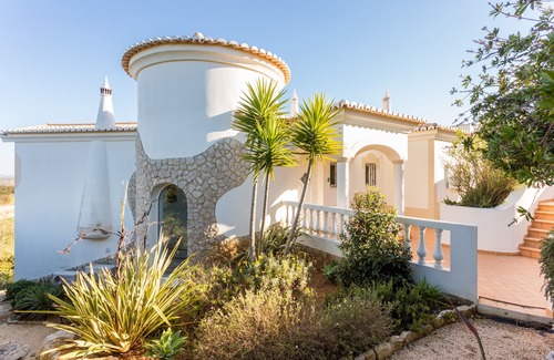 Budens Villa | Luxury three-bedroom villa with large pool and stunning view