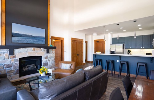Truckee Condo | Luxury Top Floor Residence in the Village at Northstar - Catamount 403